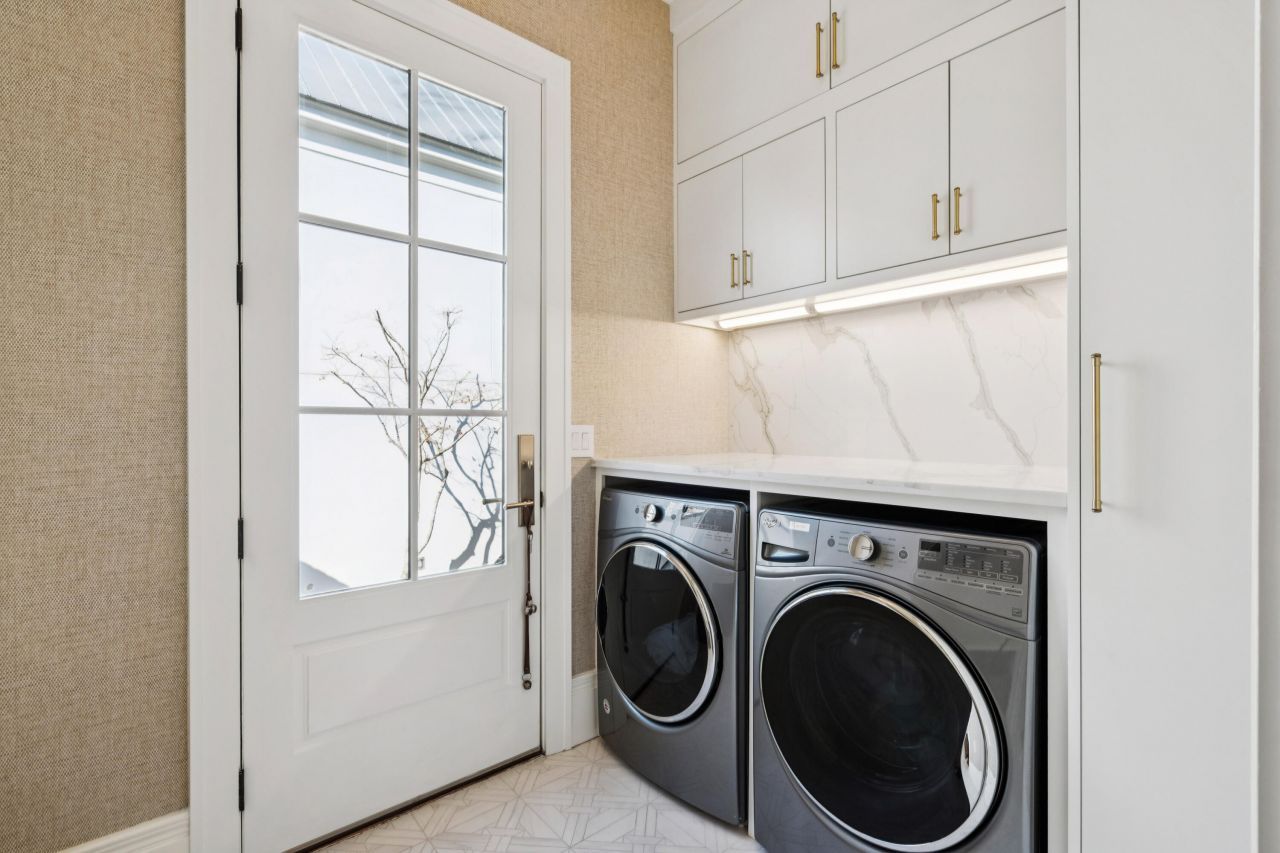 45 Eastlake Road Photo 32