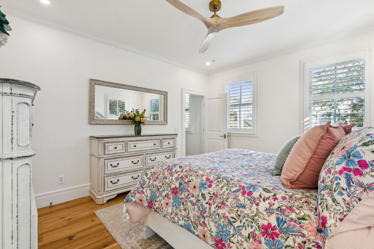 45 Eastlake Road Photo 48