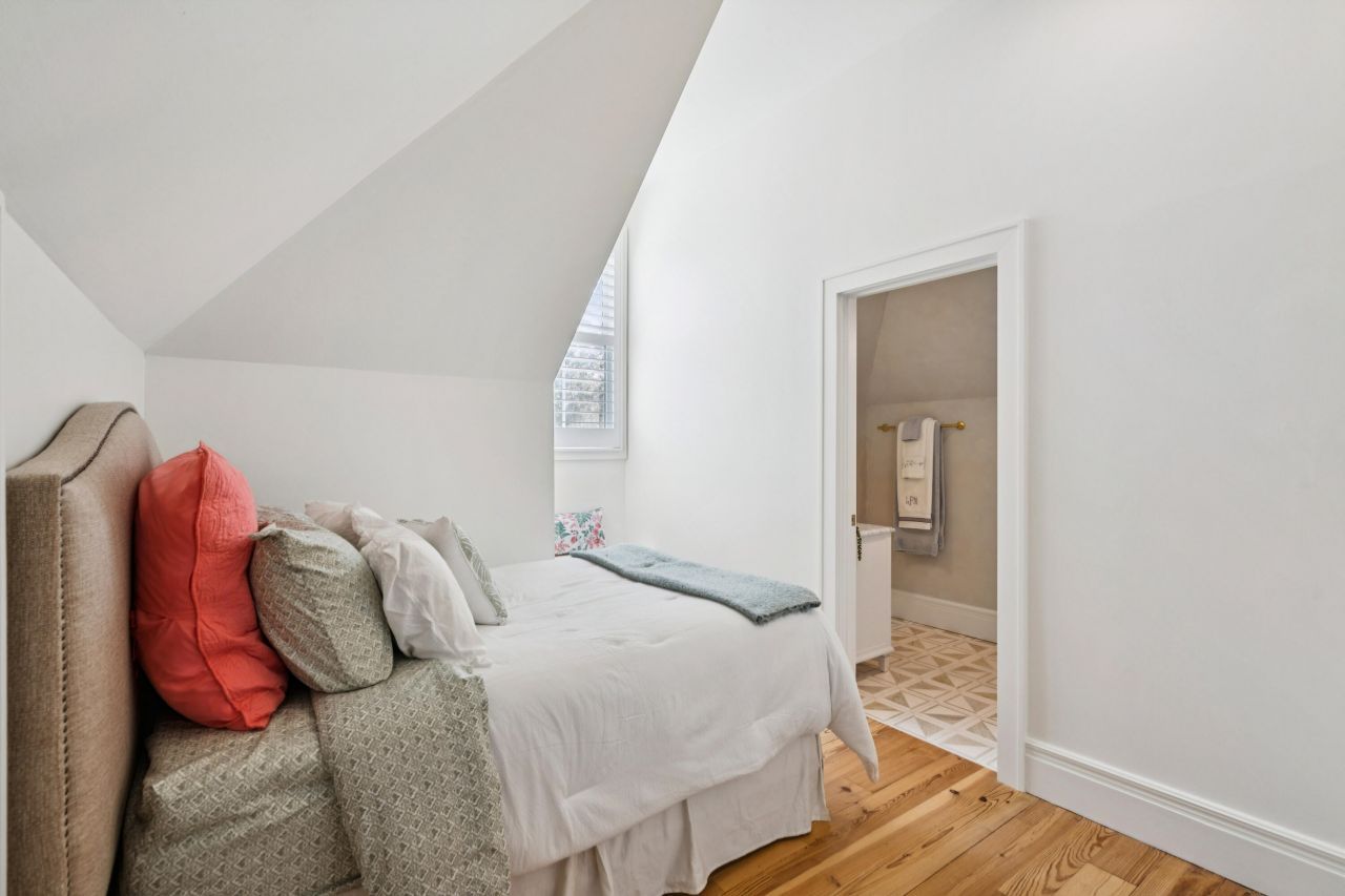 45 Eastlake Road Photo 50