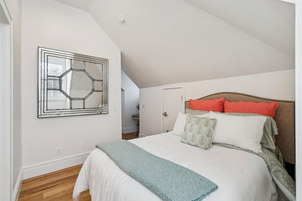 45 Eastlake Road Photo 51