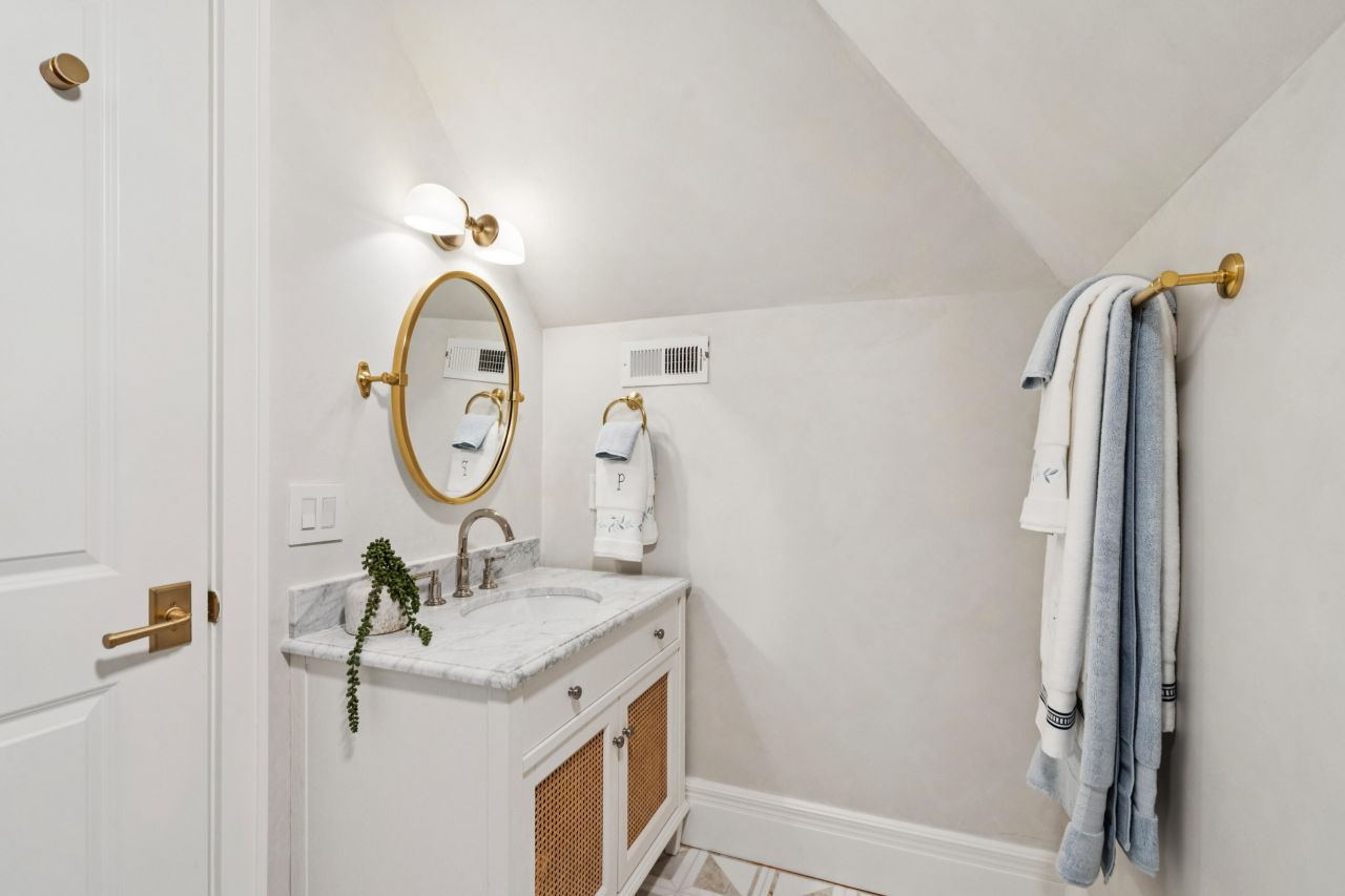 45 Eastlake Road Photo 53