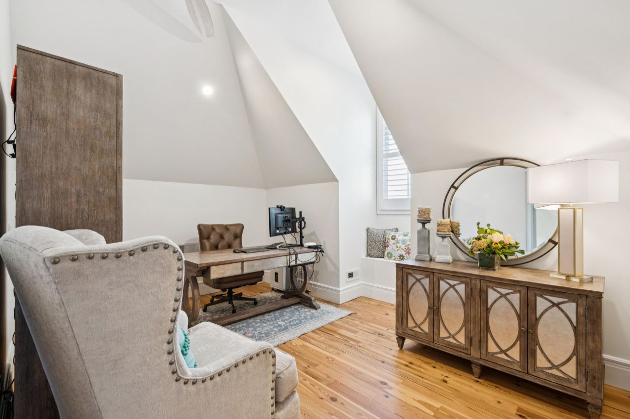 45 Eastlake Road Photo 54