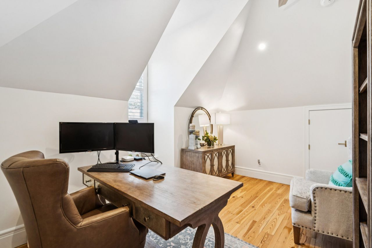 45 Eastlake Road Photo 56