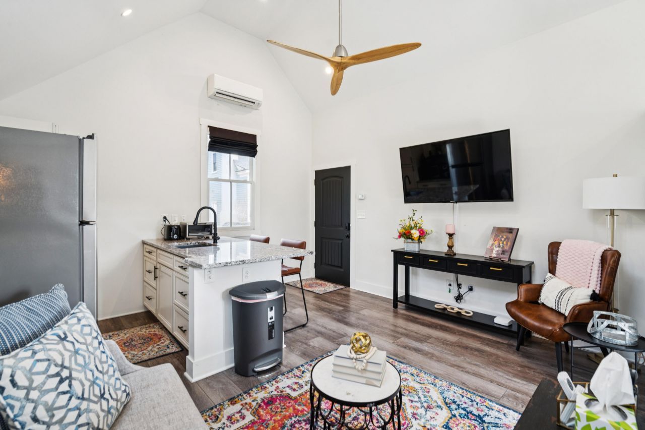 45 Eastlake Road Photo 64