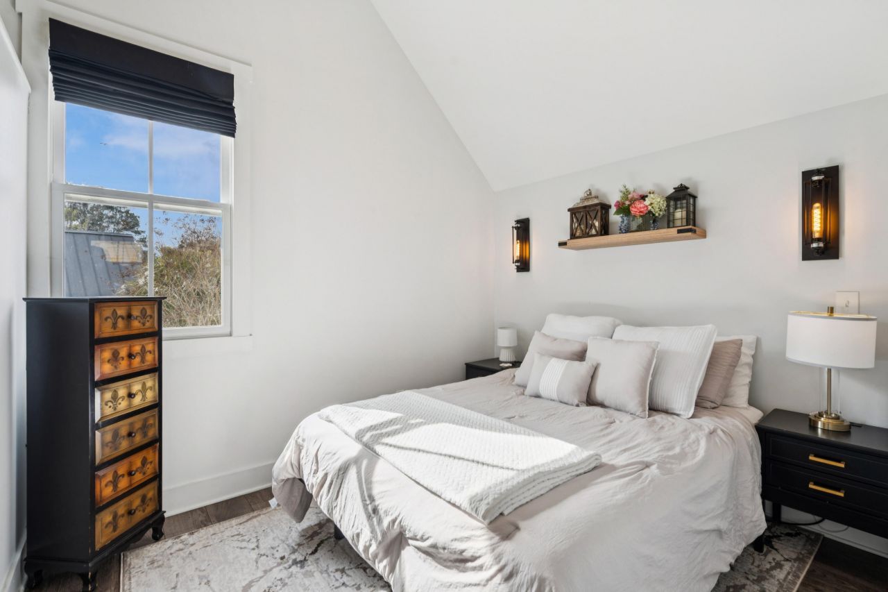 45 Eastlake Road Photo 69