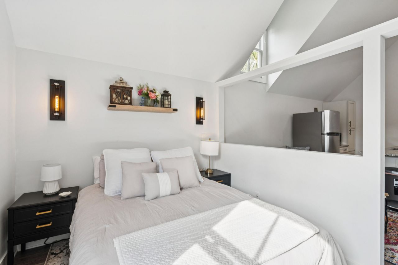 45 Eastlake Road Photo 70