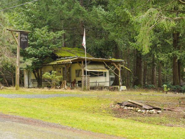 416 Wood Dale Dr, Mayne Island, BC V0N 2J2