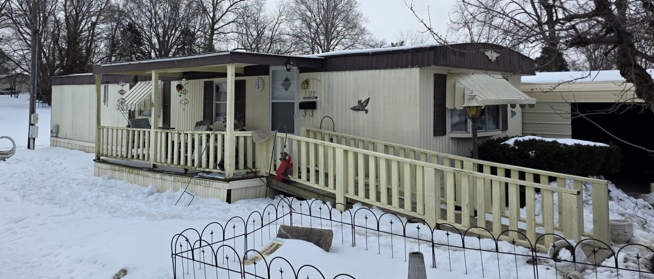 1129 W Dorris Street, Harrisburg, IL 62946 Main Photo