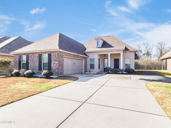 1000 Deer Meadow Boulevard , Broussard, LA 70518