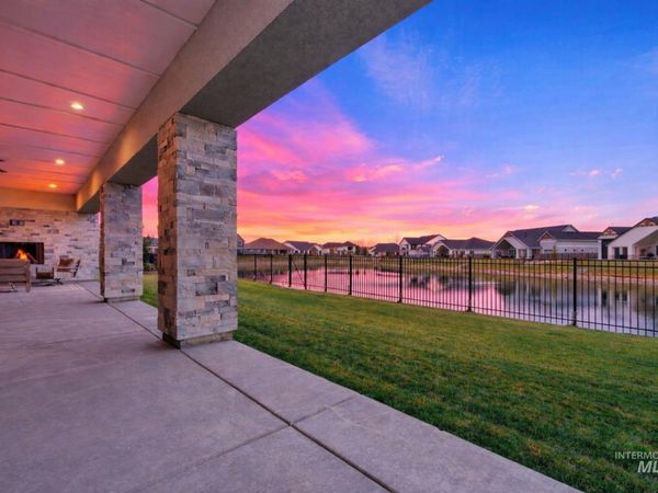 207 S Eagles Roost Way, Eagle, ID 83616