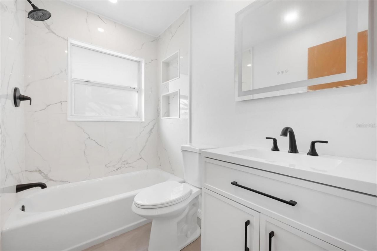 2806 Oxford Drive W, Bradenton, FL 34205 Photo