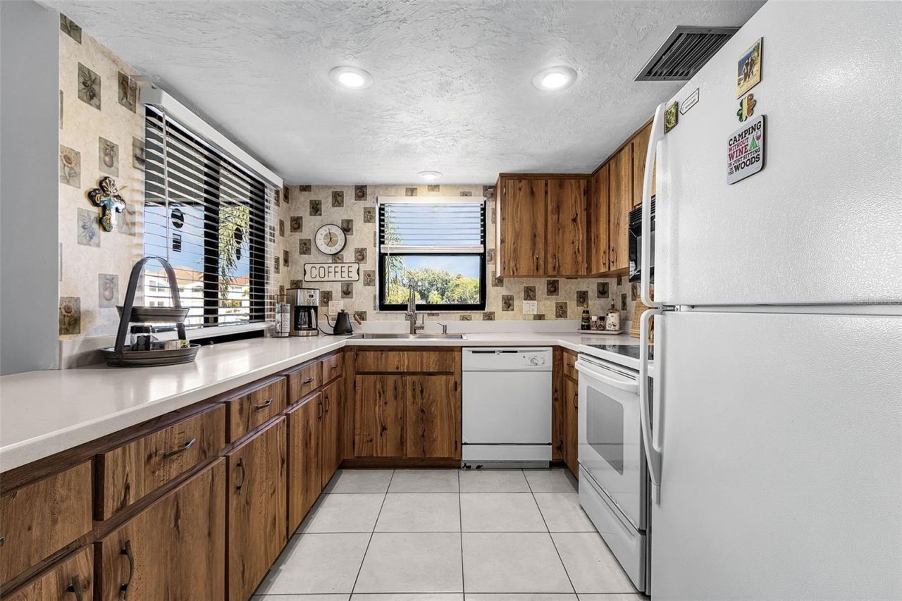 3831 SE 11th Place, Unit 101, Cape Coral, FL 33904 Photo