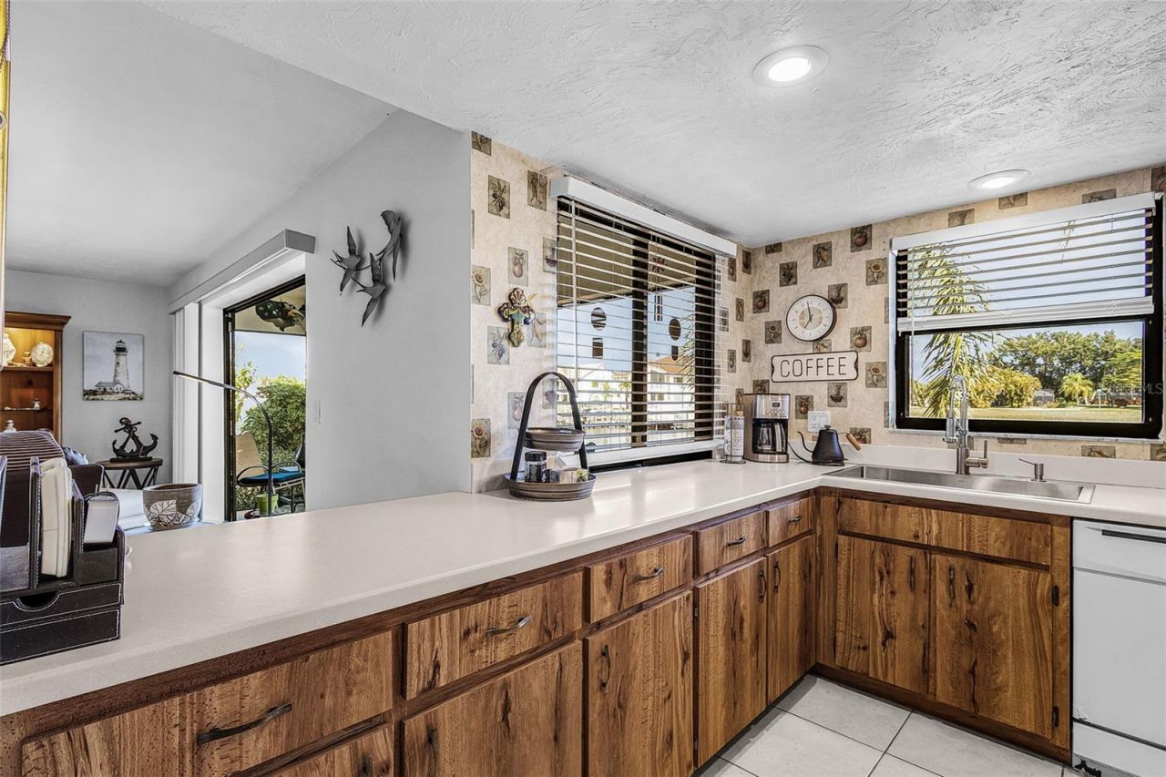 3831 SE 11th Place, Unit 101, Cape Coral, FL 33904 Photo