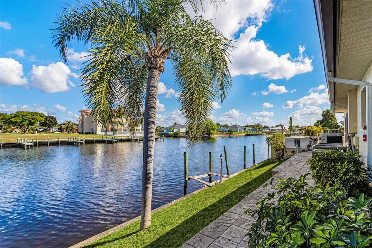 3831 SE 11th Place, Unit 101, Cape Coral, FL 33904 Photo