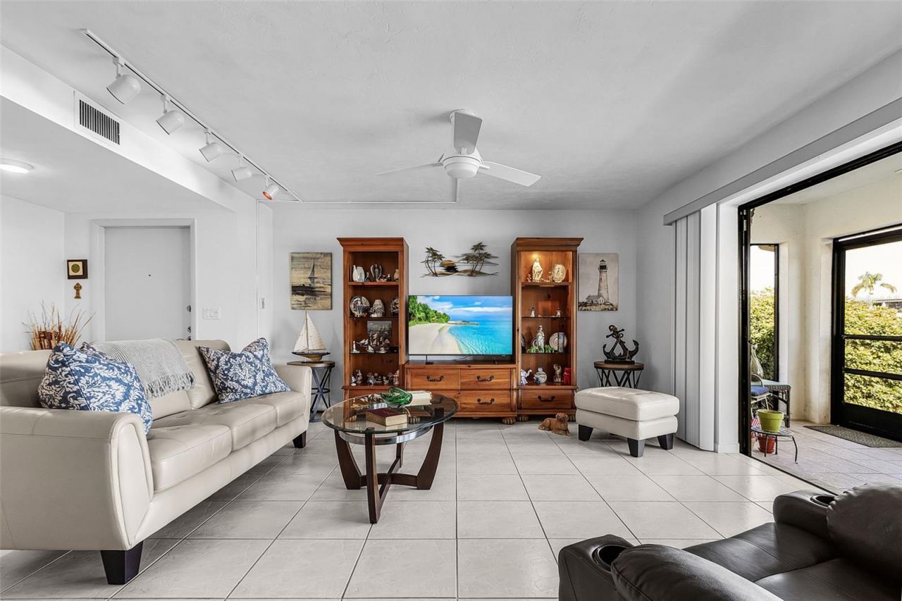 3831 SE 11th Place, Unit 101, Cape Coral, FL 33904 Photo