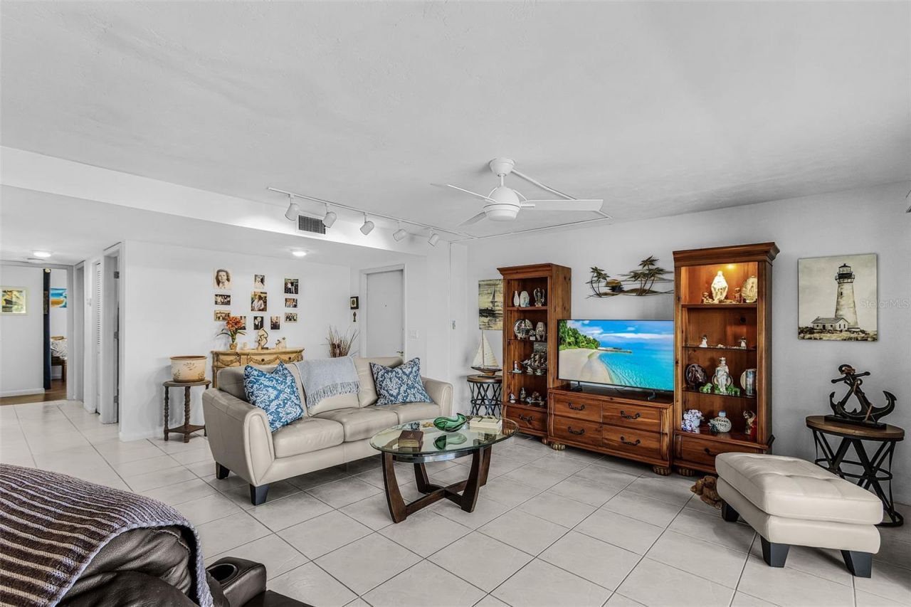 3831 SE 11th Place, Unit 101, Cape Coral, FL 33904 Photo