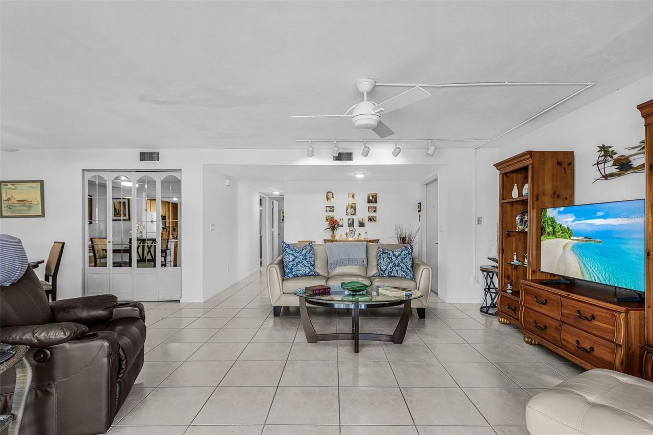 3831 SE 11th Place, Unit 101, Cape Coral, FL 33904 Photo