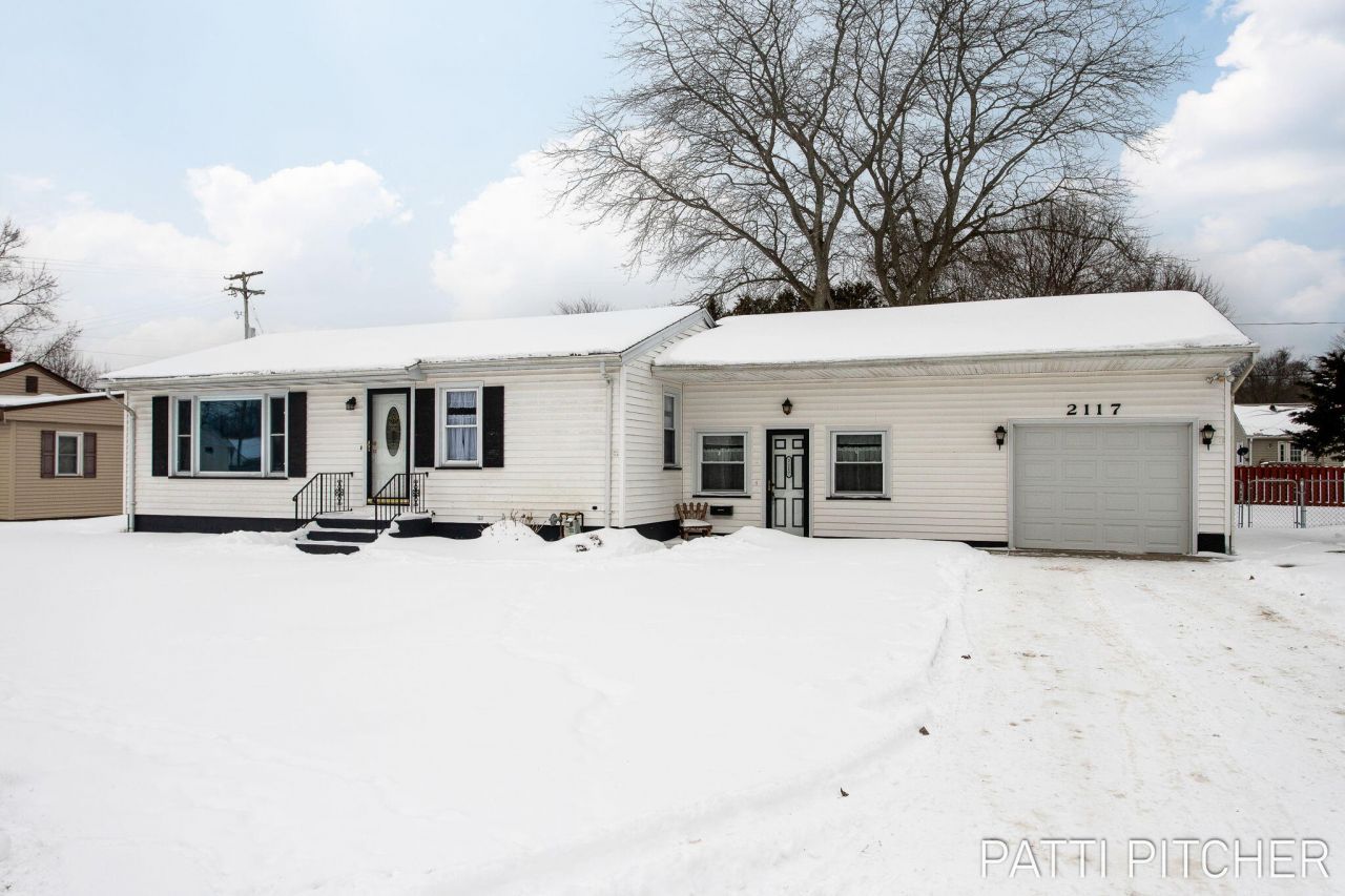 2117 Columbus Avenue, Norton Shores, MI 49441 Main Photo