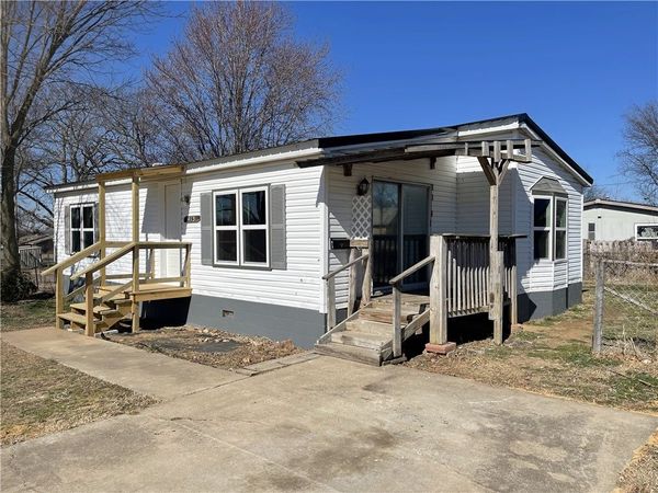 413 W Willow Street , Stilwell, OK 74960