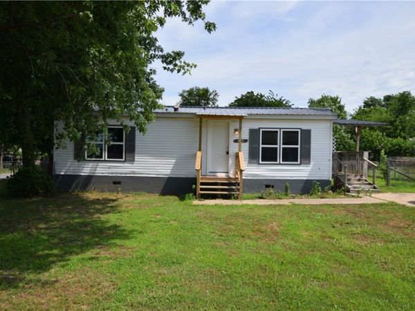 413 W Willow Street, Stilwell, OK 74960