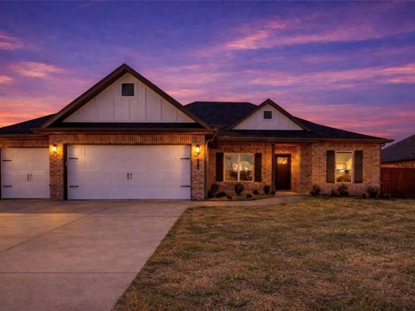 879 Budrio Avenue, Tontitown, AR 72762