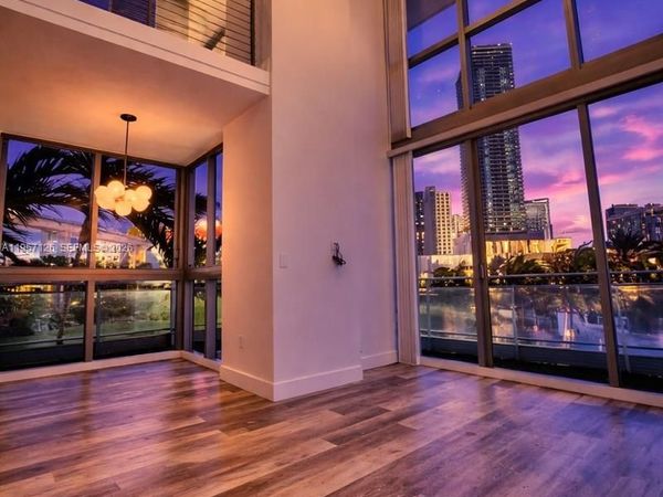 90 SW 3rd St, Unit TH300A, Miami, FL 33130