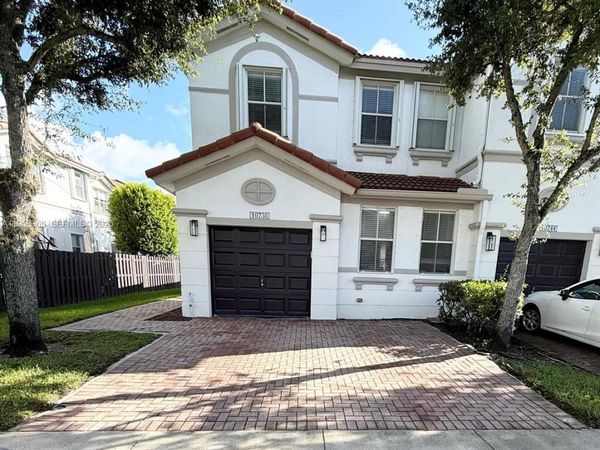 10738 NW 80th Ln, Doral, FL 33178