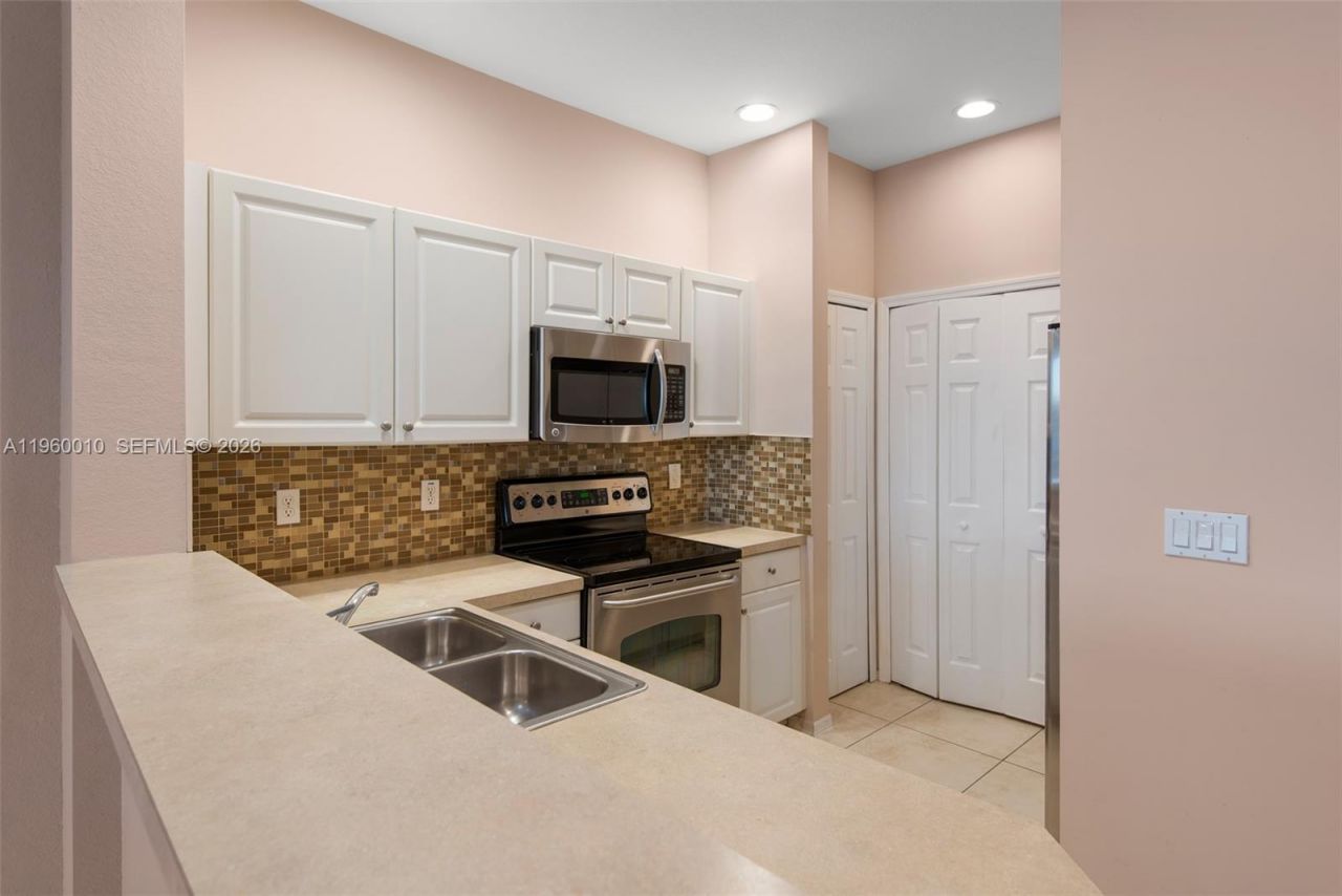 4246 Liron Ave, Unit 203, Fort Myers, FL 33916 Photo