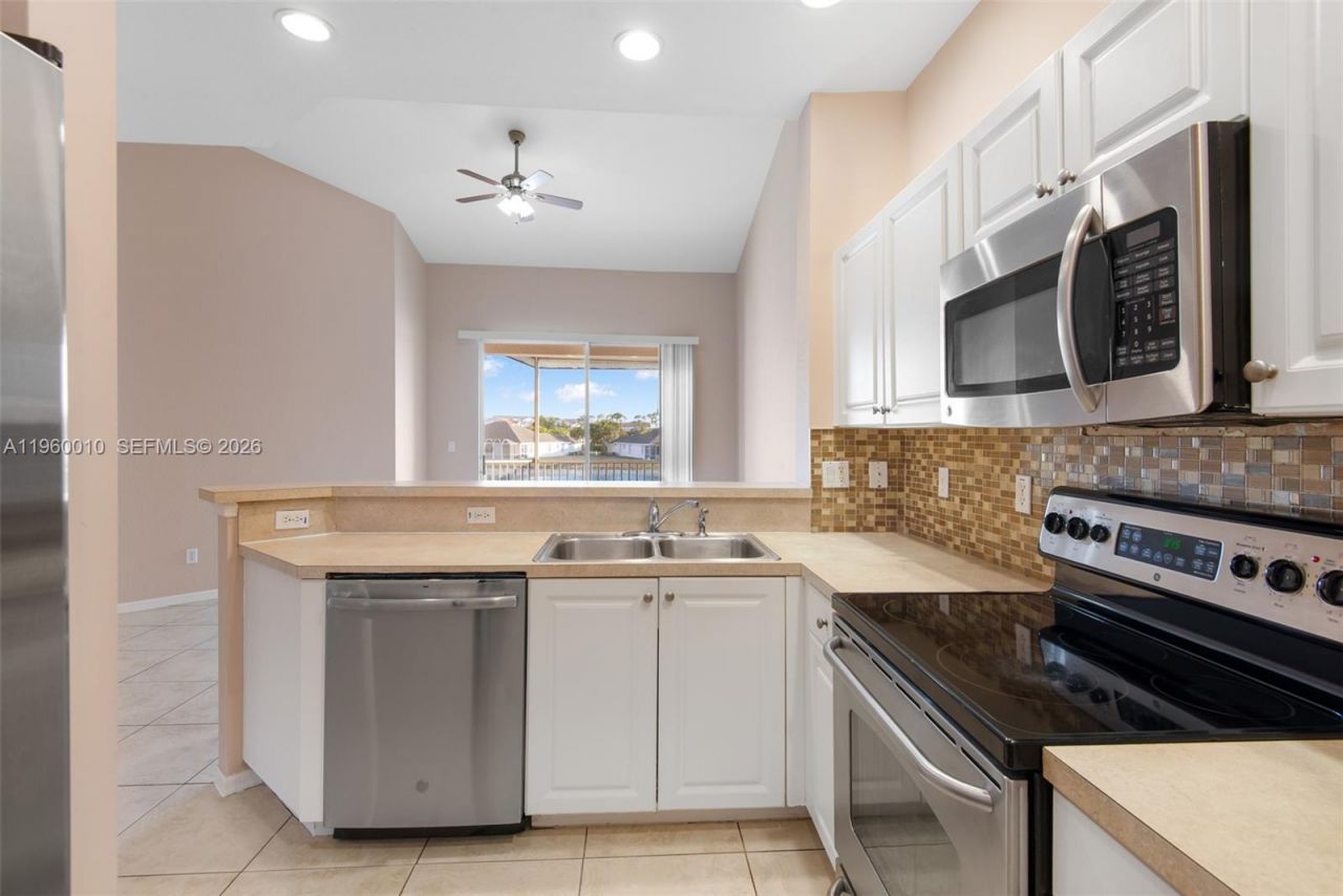 4246 Liron Ave, Unit 203, Fort Myers, FL 33916 Photo