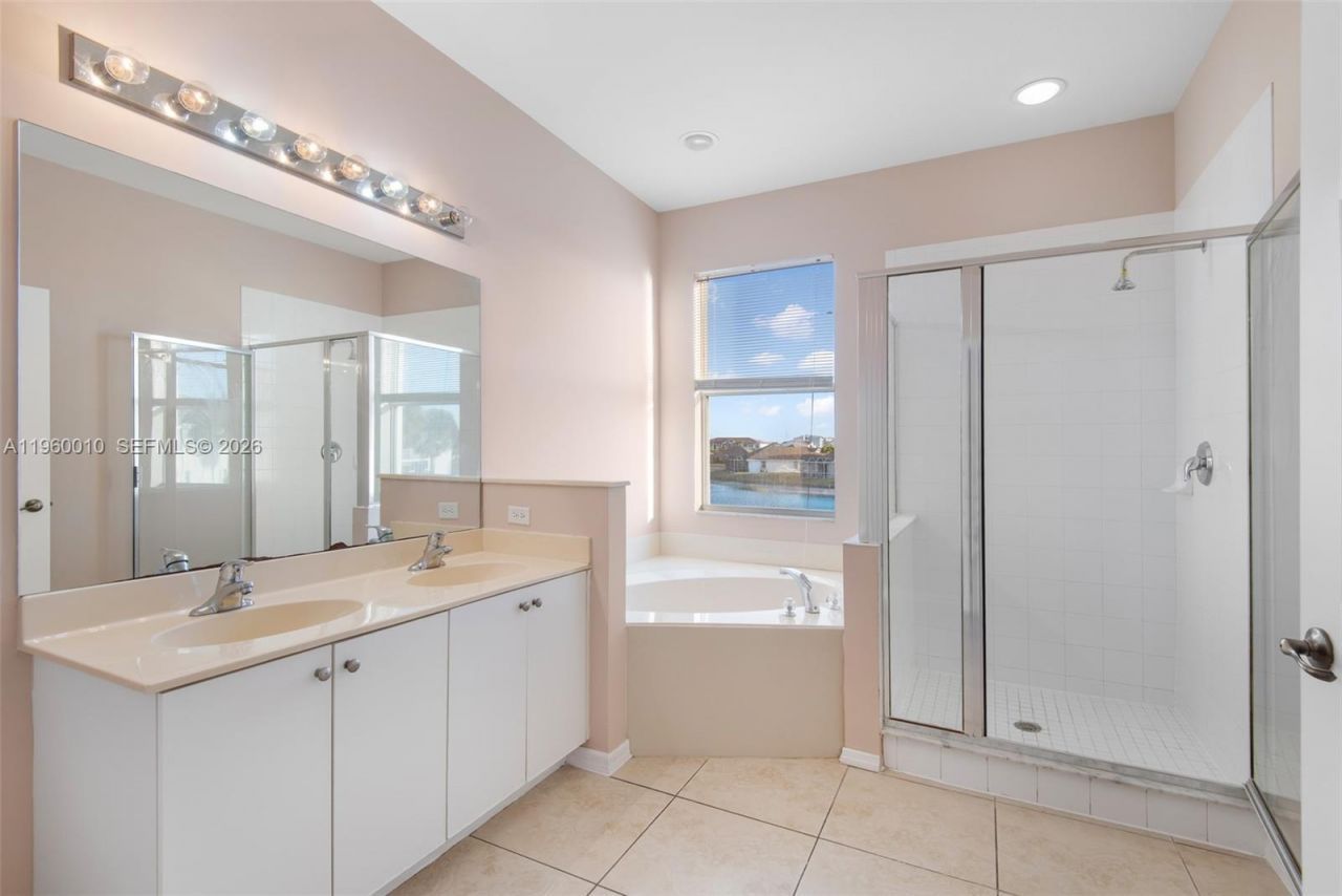 4246 Liron Ave, Unit 203, Fort Myers, FL 33916 Photo