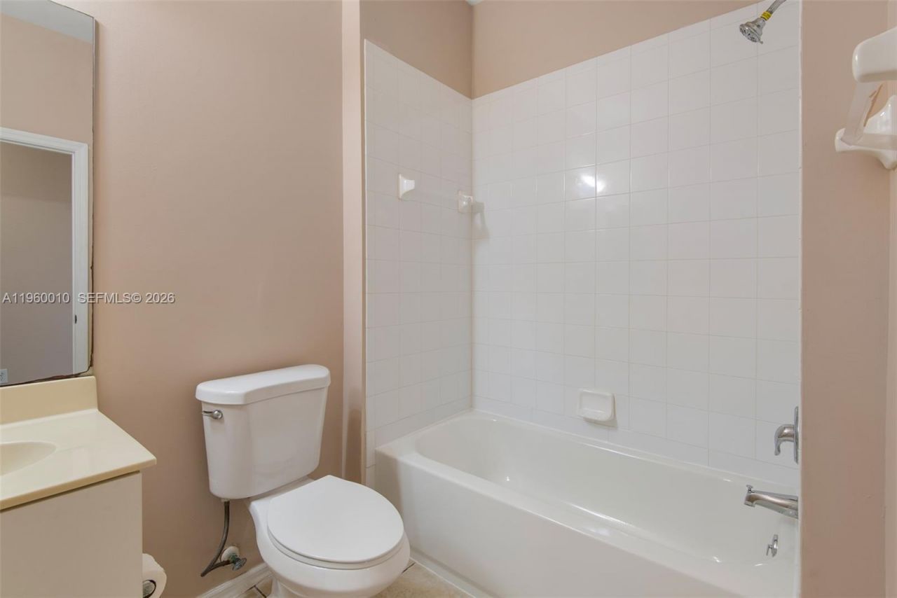 4246 Liron Ave, Unit 203, Fort Myers, FL 33916 Photo