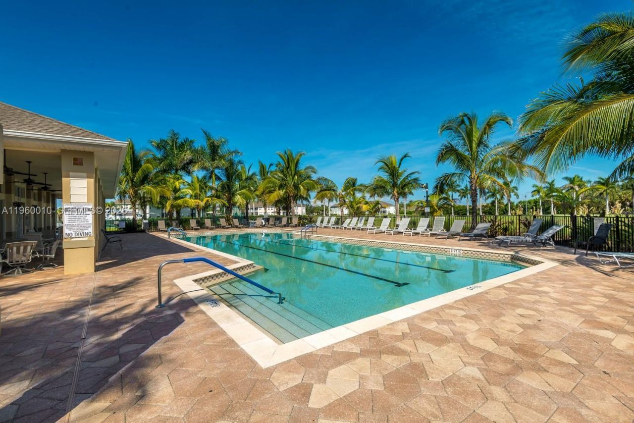 4246 Liron Ave, Unit 203, Fort Myers, FL 33916 Photo