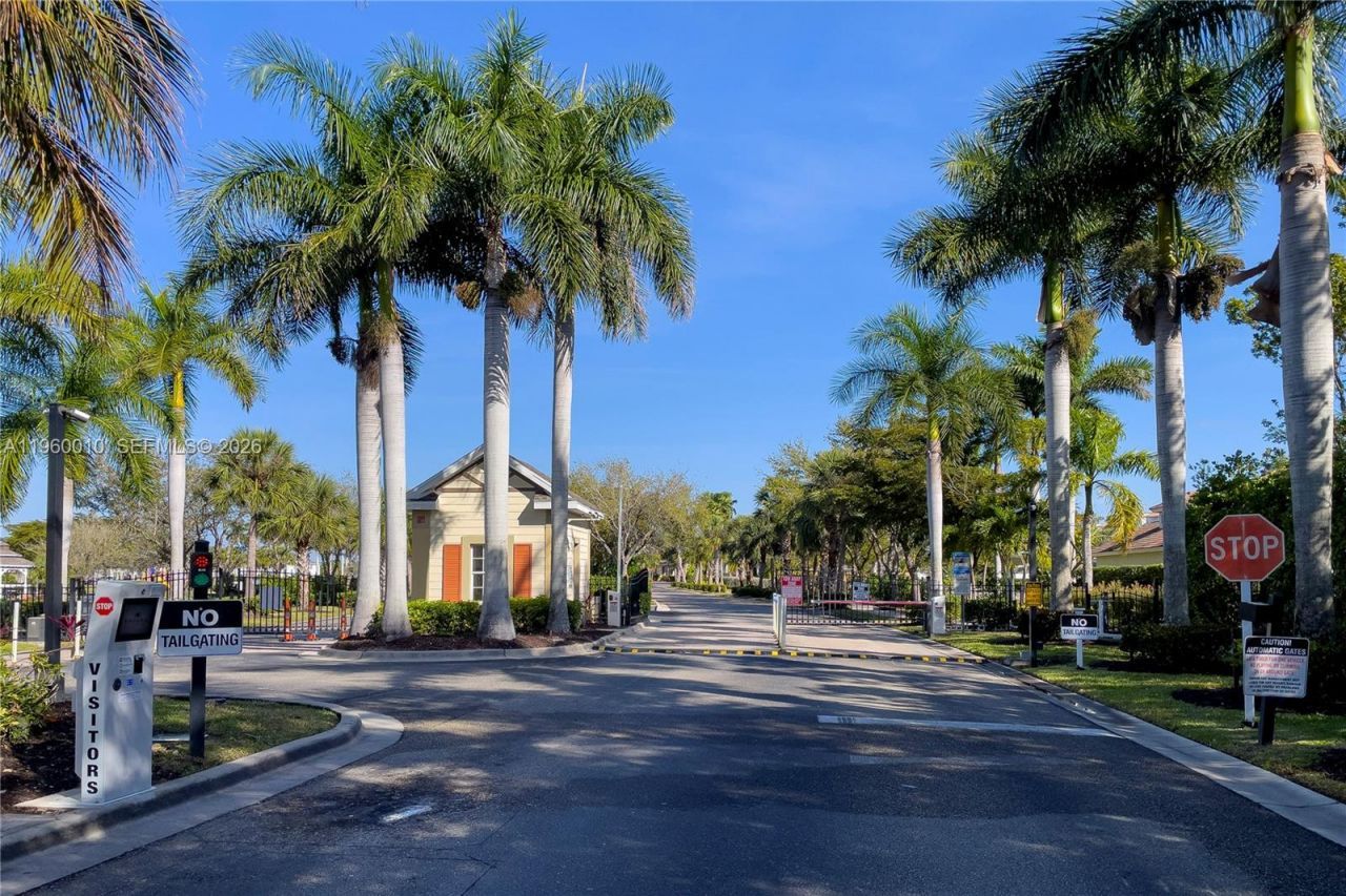 4246 Liron Ave, Unit 203, Fort Myers, FL 33916 Photo