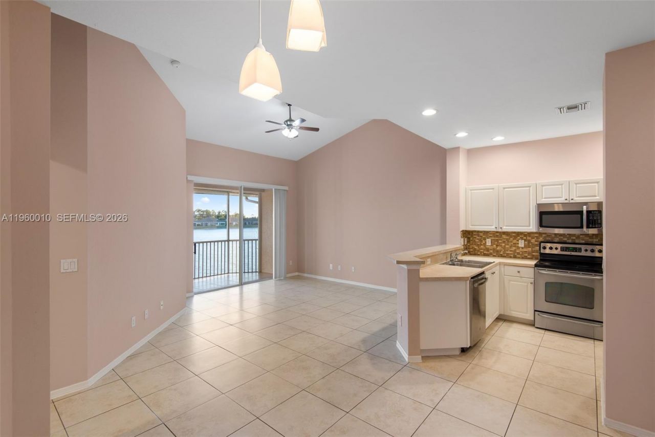 4246 Liron Ave, Unit 203, Fort Myers, FL 33916 Photo