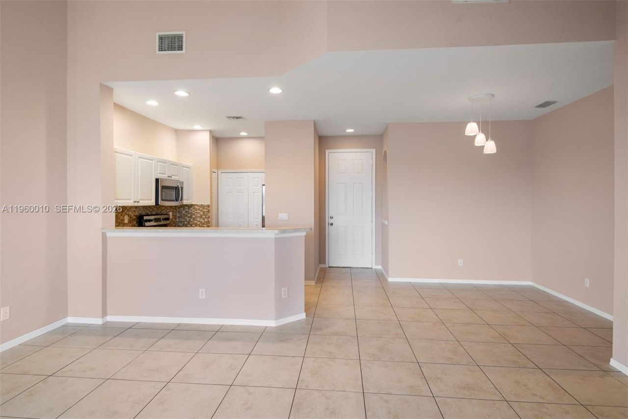 4246 Liron Ave, Unit 203, Fort Myers, FL 33916 Photo