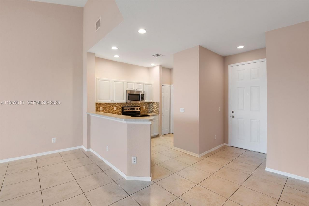 4246 Liron Ave, Unit 203, Fort Myers, FL 33916 Photo