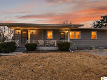 9206 Manderson Street, Omaha, NE 68134