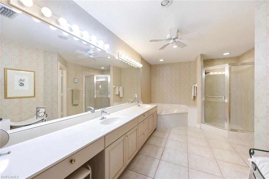 610 Laguna Royale Blvd, Unit 1001, Naples, FL 34119 Photo
