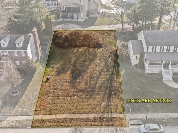 5220 Autumnwinds Drive , Oakville, MO 63129