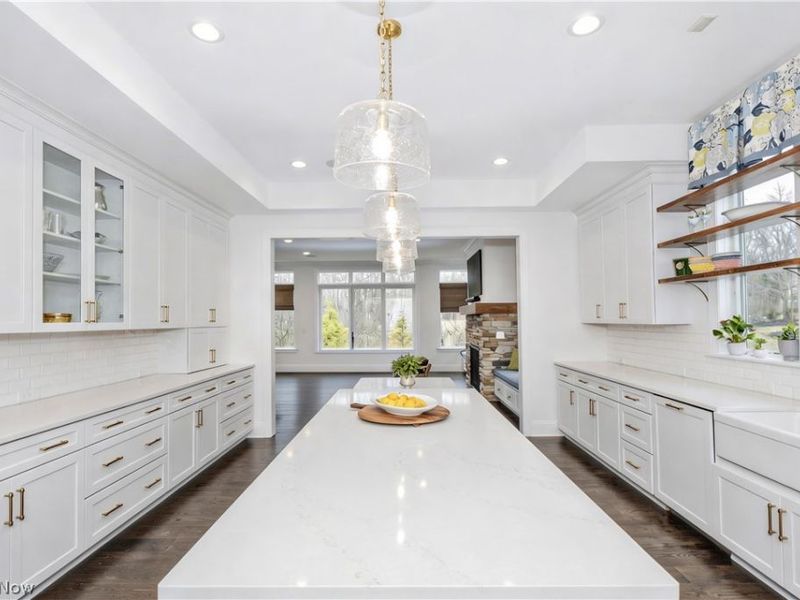 300 Woodridge Lane, Chagrin Falls, OH 44022 Photo 2