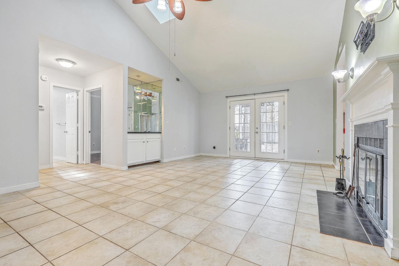 1126 Snap Dragon Court Photo 10