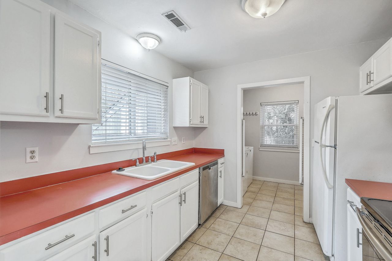 1126 Snap Dragon Court Photo 13