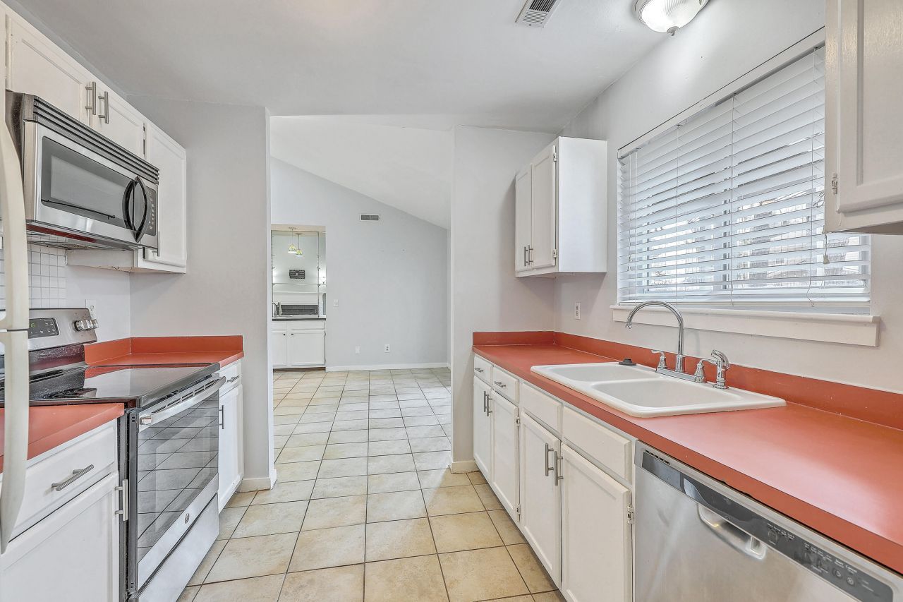 1126 Snap Dragon Court Photo 15