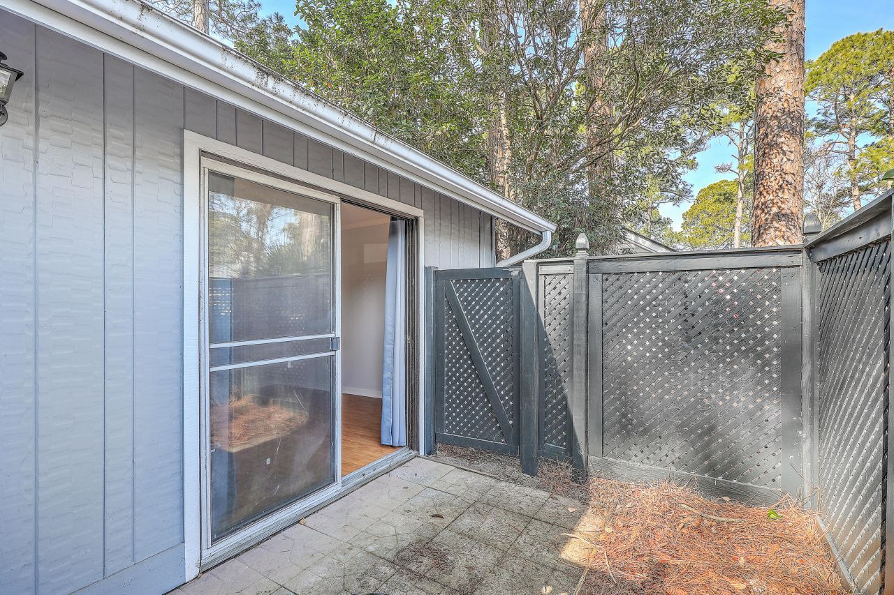 1126 Snap Dragon Court Photo 32