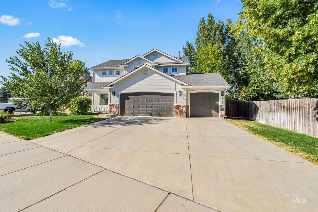 232 E Producer Drive, Meridian, ID 83646 Main Photo