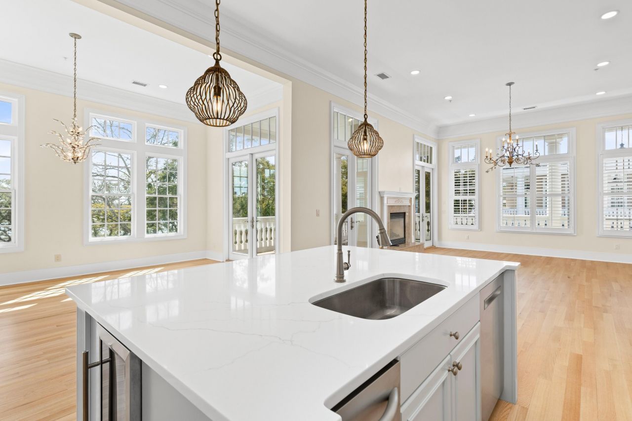 124 Fairbanks Oak Alley Photo 12