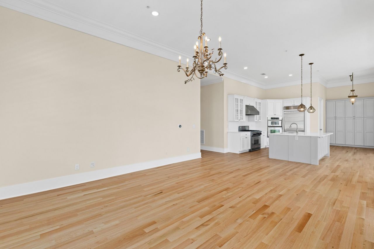 124 Fairbanks Oak Alley Photo 16