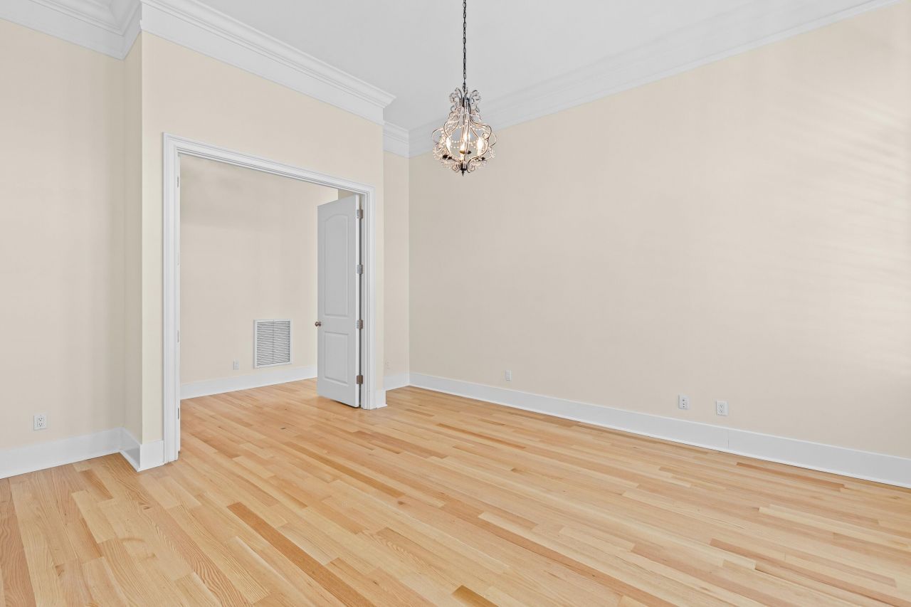 124 Fairbanks Oak Alley Photo 19