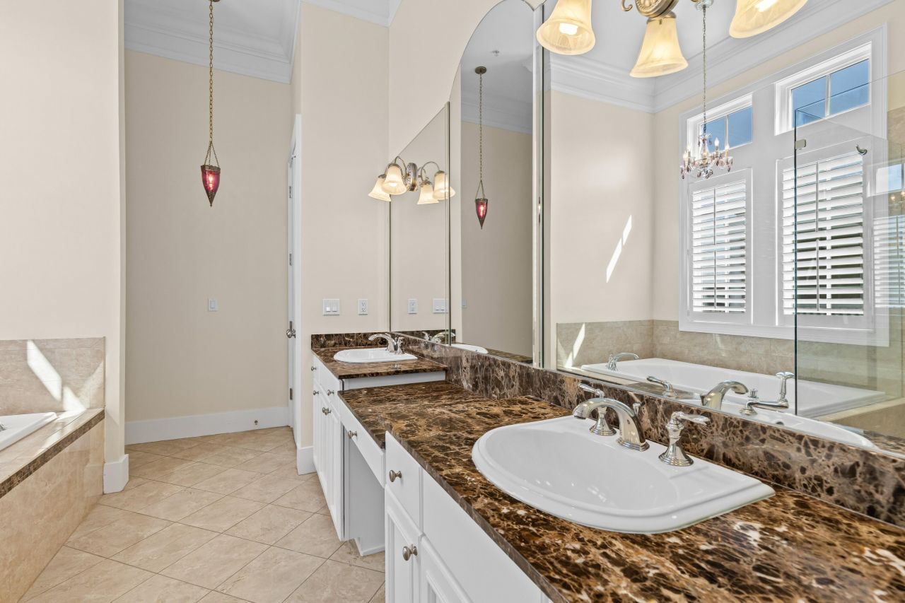 124 Fairbanks Oak Alley Photo 22