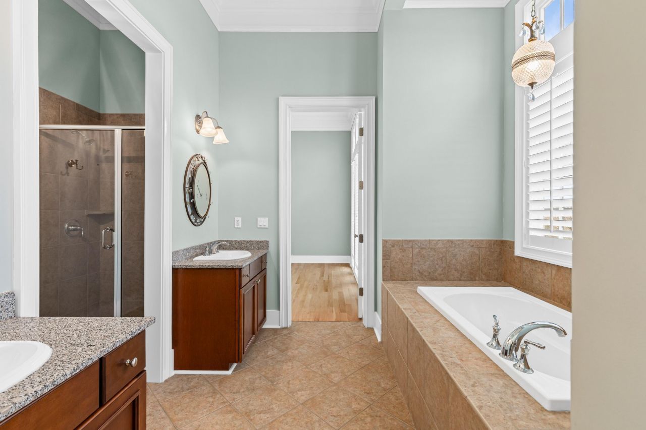 124 Fairbanks Oak Alley Photo 28